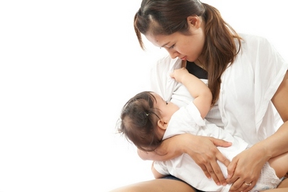 用牛奶、豆奶代人奶會出事！ 防敏預防三級制  由佗B開始