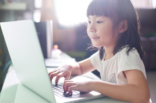 近視原因｜憂子女長時間Zoom上堂加深近視 必識2個兒童近視控制錦囊