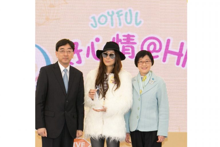 情緒病藝人--鄭秀文2