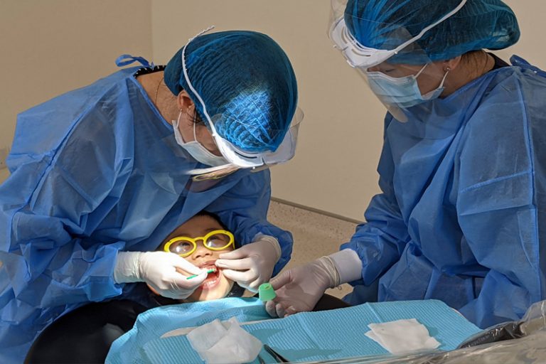 學童牙科保健-孩子看牙醫前準備-口腔檢查2