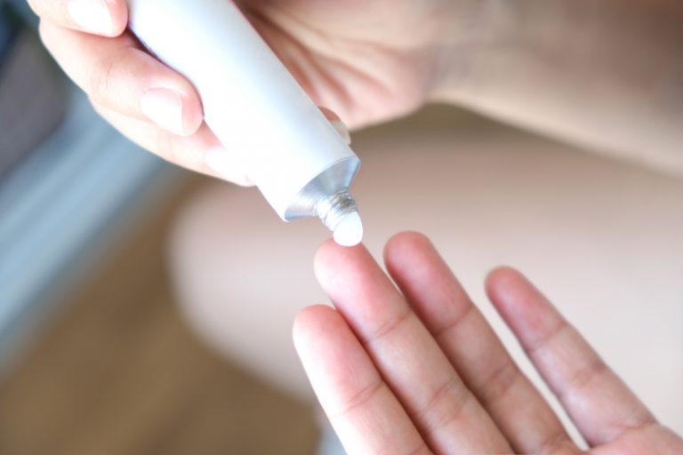 玫瑰痤瘡治療-暗瘡-成因-症狀-皮膚專科-胡惠福醫生