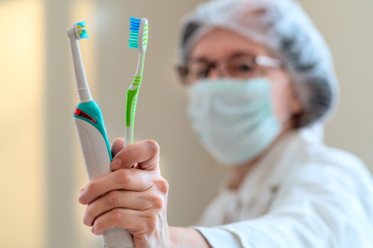 口腔清潔-電動牙刷-牙線-牙縫刷-漱口水-防止蛀牙-牙醫-趙汗青