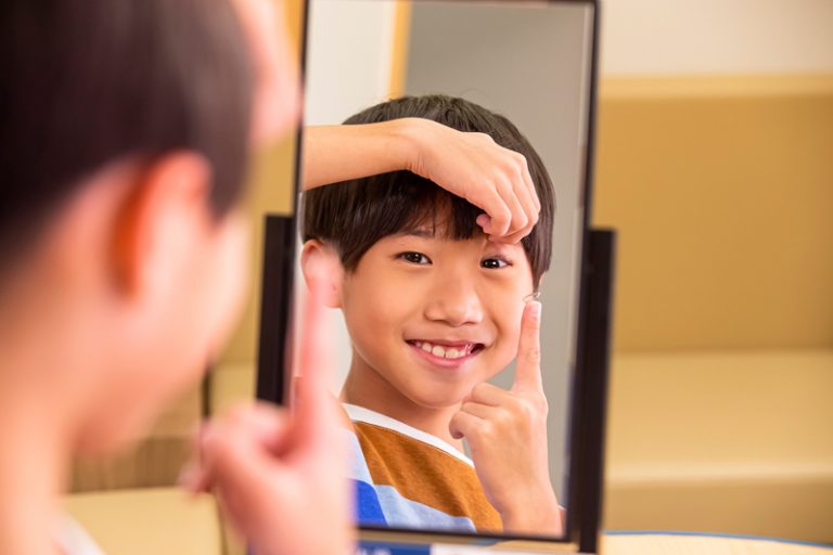 兒童近視改善-原因-控制加深-近視發病率-護眼貼士-視光師-角膜矯形鏡